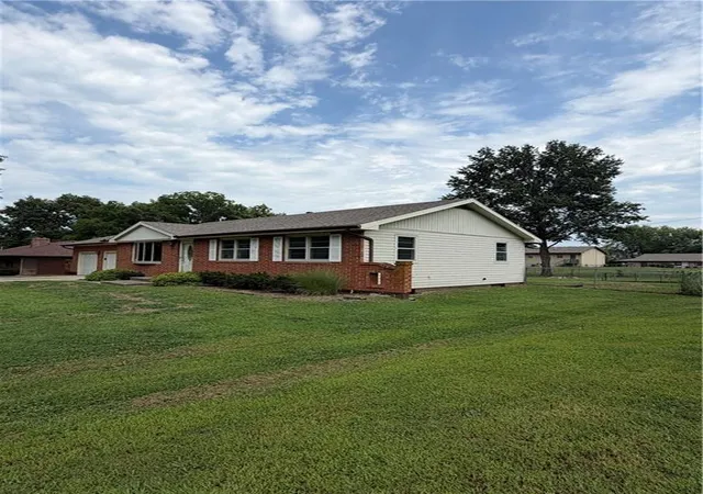 Photo 3 of Sale Pending at 1605 S Pine St, Holden, MO 64040 | MLS# 2635898 | Listing updated on 2026-09-04