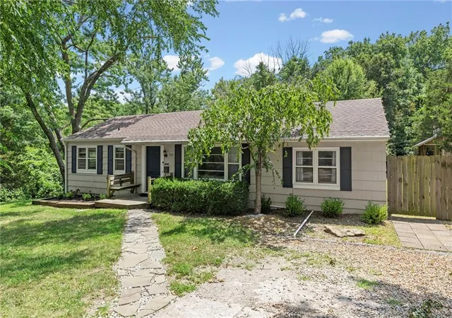 Photo 1 of Single family home for sale at 215 E 96th Street, Kansas City, MO 64114 | MLS# 2635900 | Listing updated on 2026-08-21
