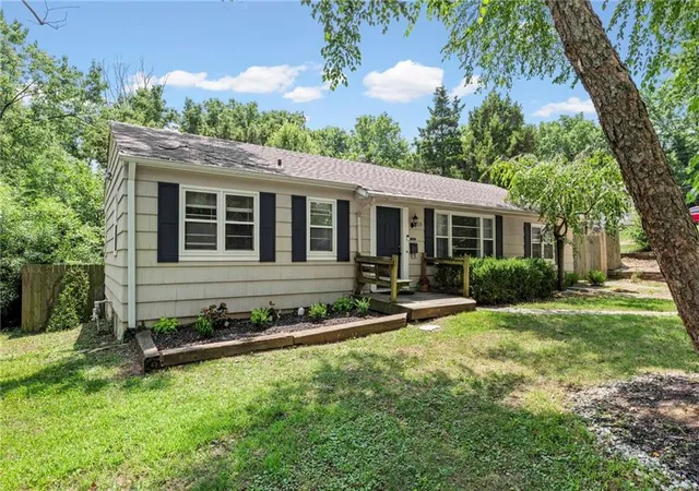 Photo 3 of Single family home for sale at 215 E 96th Street, Kansas City, MO 64114 | MLS# 2635900 | Listing updated on 2026-08-21