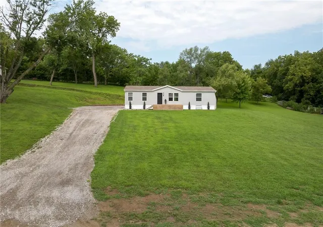 2nd image of 201 N Chestnut St, Oregon, MO 64473 | MLS# 2635901