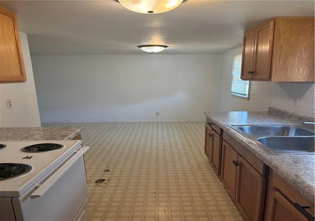 Photo 3 of Sale Pending at 4546 Kelsey Rd, Kansas City, MO 64116 | MLS# 2635909 | Listing updated on 2026-09-02