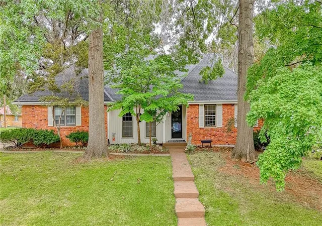 Photo 1 of Single family home for sale at 712 Nw 10 Street, Blue Springs, MO 64015 | MLS# 2635914 | Listing updated on 2026-08-30