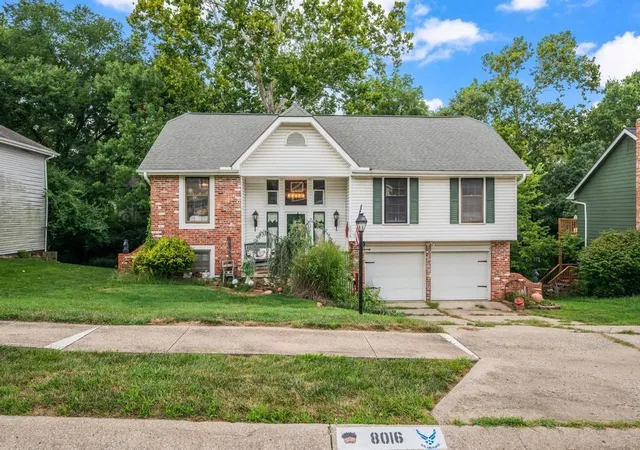 Photo 2 of Single family home for sale at 8016 N Garfield Ave, Kansas City, MO 64118 | MLS# 2635923 | Listing updated on 2026-09-03