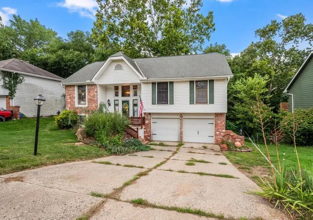 Photo 1 of Single family home for sale at 8016 N Garfield Ave, Kansas City, MO 64118 | MLS# 2635923 | Listing updated on 2026-09-03