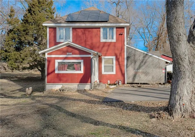 1st image of 3006 Ne Parvin Rd, Kansas City, MO 64117 | MLS# 2635930