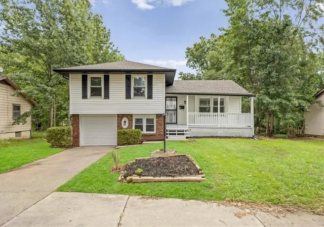 1st image of 8907 Blue Ridge Blvd, Kansas City, MO 64138 | MLS# 2635932
