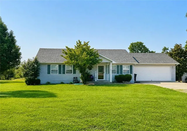 2nd image of 12338 Crestview Dr, Warsaw, MO 65355 | MLS# 2635937