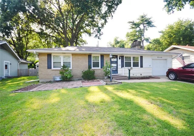 Photo 1 of Single family home for sale at 5238 N Wayne Ave, Kansas City, MO 64118 | MLS# 2635956 | Listing updated on 2026-08-24