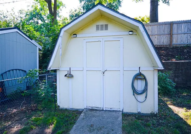 Photo 4 of Single family home for sale at 5238 N Wayne Ave, Kansas City, MO 64118 | MLS# 2635956 | Listing updated on 2026-10-13