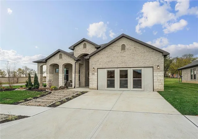 2nd image of 9299 Pickering St, Lenexa, KS 66227 | MLS# 2635957