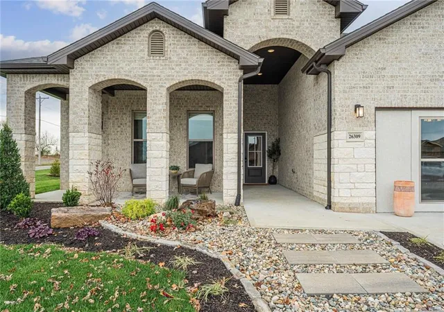 3rd image of 9299 Pickering St, Lenexa, KS 66227 | MLS# 2635957