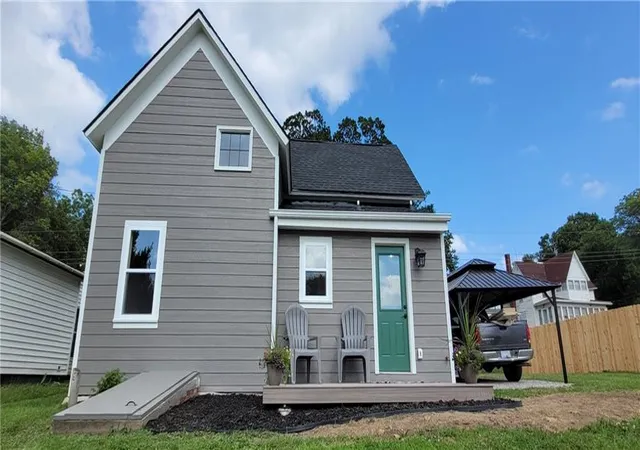 Photo 2 of Single family home for sale at 102 N Country Clb Dr, Rock Port, MO 64482 | MLS# 2635961 | Listing updated on 2026-10-17