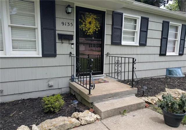 Photo 2 of Single family home for sale at 9135 Richards Dr, Raytown, MO 64133 | MLS# 2635966 | Listing updated on 2026-09-01