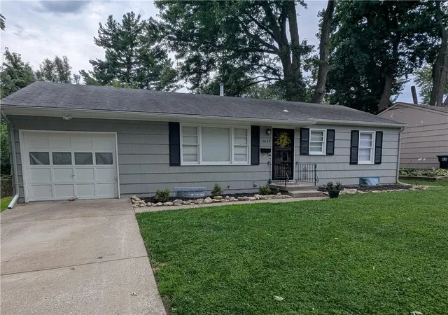 Photo 3 of Single family home for sale at 9135 Richards Dr, Raytown, MO 64133 | MLS# 2635966 | Listing updated on 2026-09-01