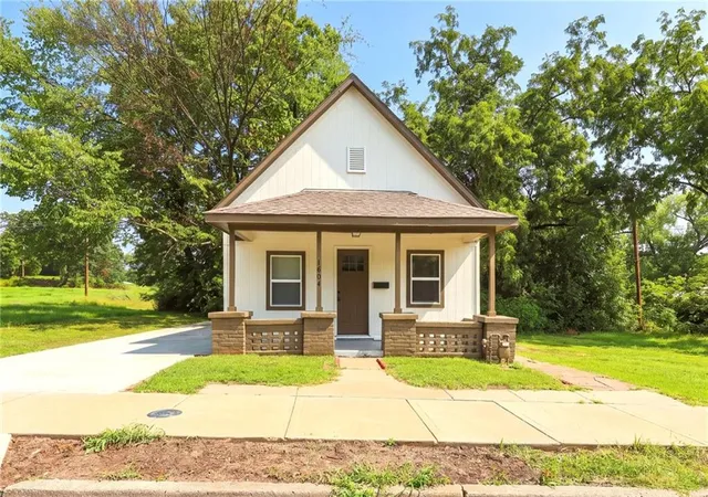 Photo 2 of Sale Pending at 1604 N 9th Street, Kansas City, KS 66101 | MLS# 2635968 | Listing updated on 2026-08-31