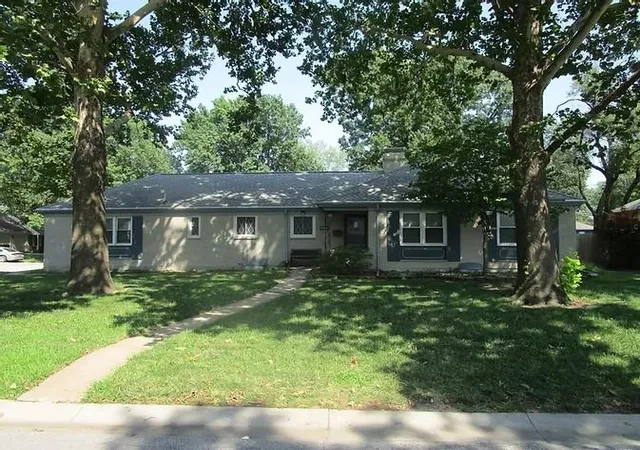 1st image of 600 S Edgemere Dr, Olathe, KS 66061 | MLS# 2635975