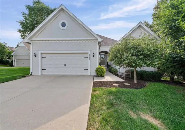1st image of 13653 Manor Rd, Overland Park, KS 66224 | MLS# 2635987