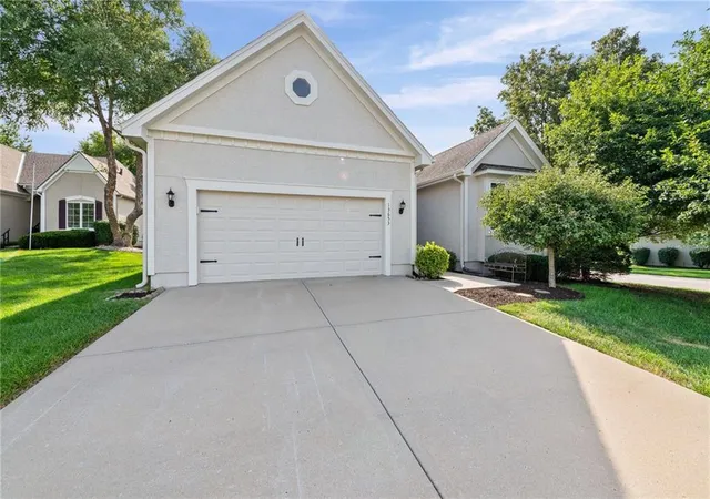 2nd image of 13653 Manor Rd, Overland Park, KS 66224 | MLS# 2635987