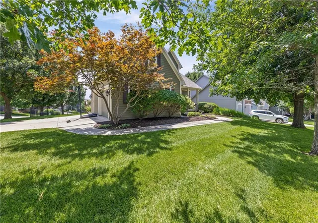 image of 6001 Lone Elm Rd, Shawnee, KS 66218 | MLS# 2635995