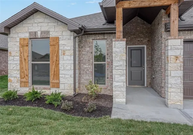 2nd image of 12916 Sewell Ave, Kansas City, KS 66109 | MLS# 2635999
