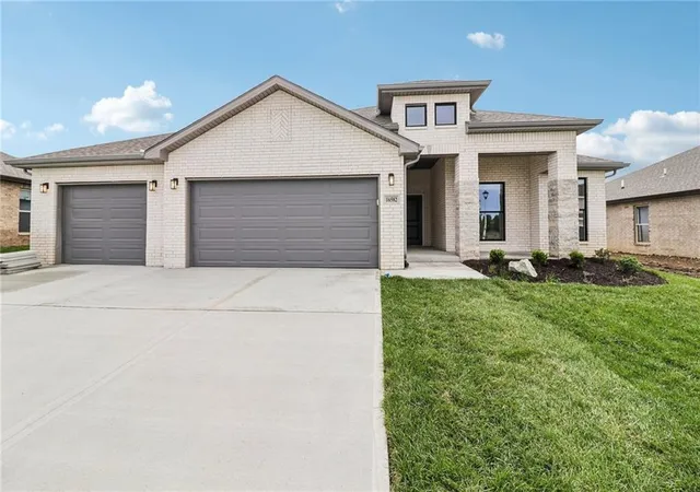 1st image of 12909 Sewell Ave, Kansas City, KS 66109 | MLS# 2636002