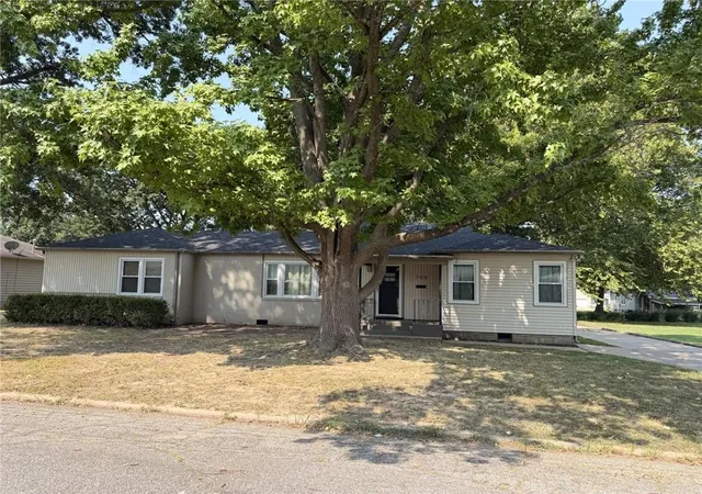 1st image of 708 S Woodland St, Pittsburg, KS 66762 | MLS# 2636005