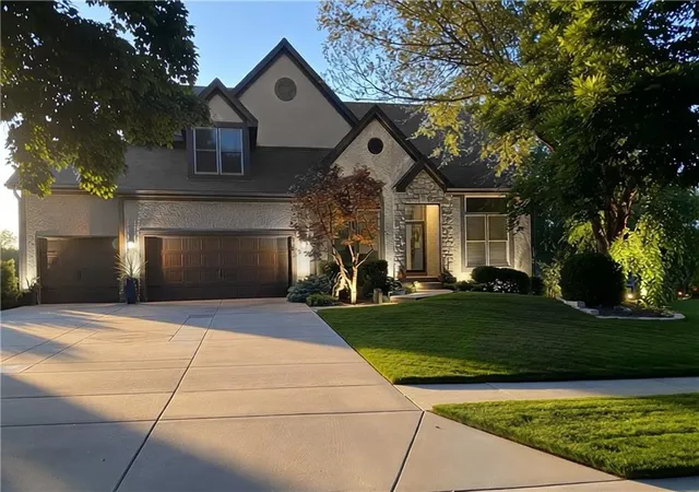 1st image of 7914 Darnell Ln, Lenexa, KS 66215 | MLS# 2636008