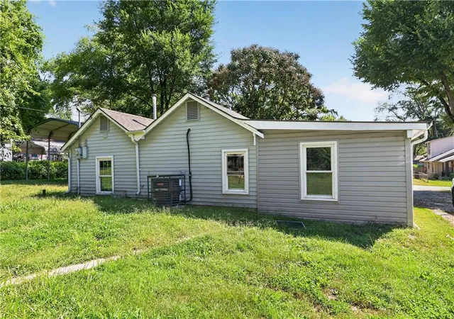 Photo 2 of Sale Pending at 216 S Hunter St, Independence, MO 64050 | MLS# 2636016 | Listing updated on 2026-09-08