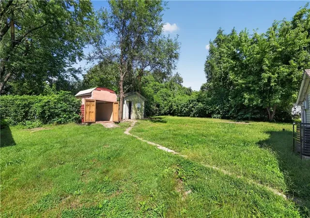 Photo 3 of Sale Pending at 216 S Hunter St, Independence, MO 64050 | MLS# 2636016 | Listing updated on 2026-09-08