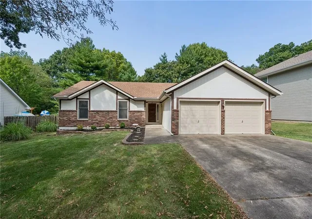Photo 1 of Sale Pending at 8520 N Campbell St, Kansas City, MO 64155 | MLS# 2636017 | Listing updated on 2026-09-04