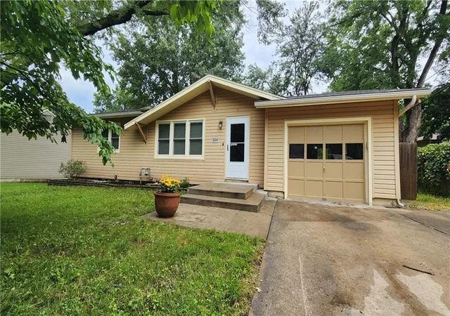 21st image of 304 Wilshire Blvd, Liberty, MO 64068 | MLS# 2636018