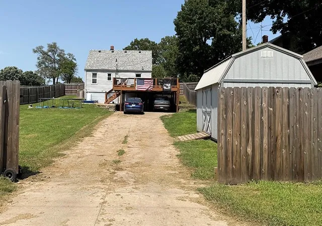 2nd image of 1115 Metropolitan Ave, Leavenworth, KS 66048 | MLS# 2636020