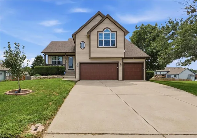 1st image of 519 Holt Dr, Liberty, MO 64068 | MLS# 2636021