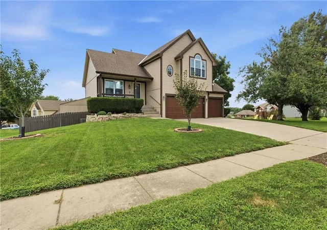 2nd image of 519 Holt Dr, Liberty, MO 64068 | MLS# 2636021