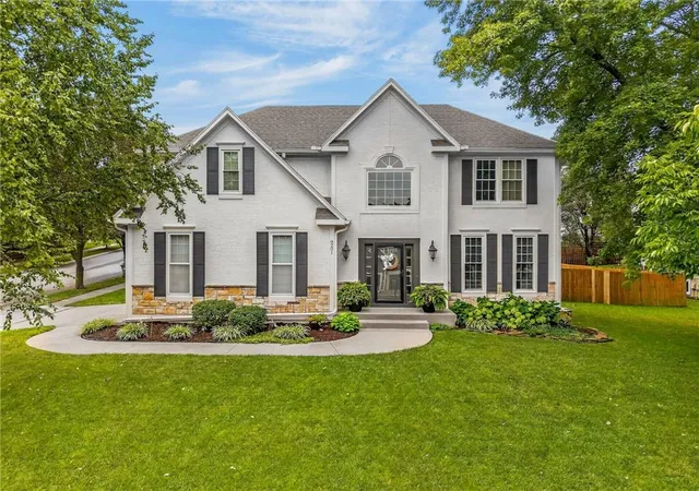 Photo 1 of Sale Pending at 8201 Nw 80th Terrace, Kansas City, MO 64152 | MLS# 2636027 | Listing updated on 2026-08-22