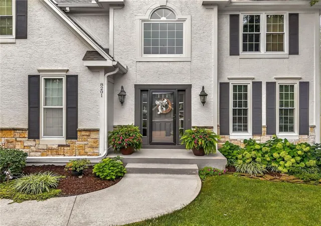 Photo 2 of Sale Pending at 8201 Nw 80th Terrace, Kansas City, MO 64152 | MLS# 2636027 | Listing updated on 2026-08-22