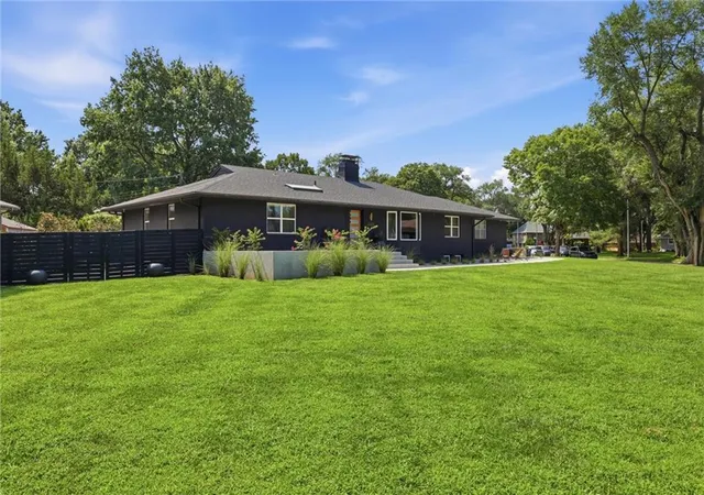 Photo 3 of Single family home for sale at 11405 Glen Arbor Ter, Kansas City, MO 64114 | MLS# 2636029 | Listing updated on 2026-08-29