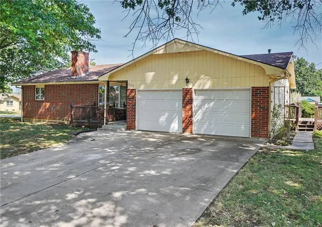 4th image of 305 E Monroe St, Garnett, KS 66032 | MLS# 2636030