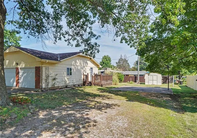 5th image of 305 E Monroe St, Garnett, KS 66032 | MLS# 2636030