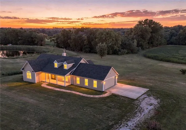 2nd image of 7633 212th St, Holt, MO 64048 | MLS# 2636031