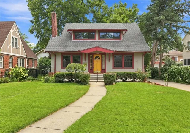 Photo 2 of Single family home for sale at 1315 W 50th Terrace, Kansas City, MO 64112 | MLS# 2636035 | Listing updated on 2026-09-16