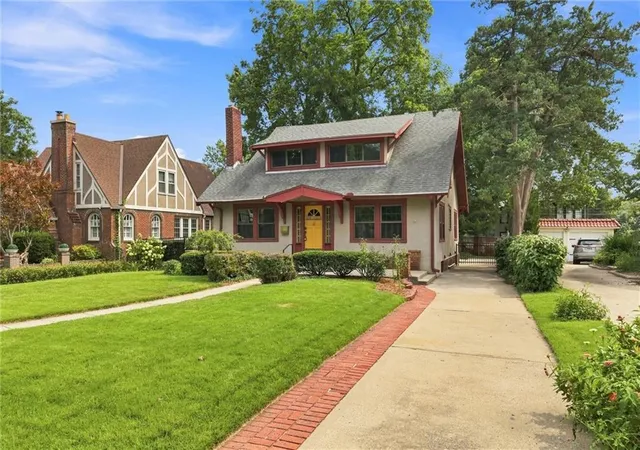 Photo 3 of Single family home for sale at 1315 W 50th Terrace, Kansas City, MO 64112 | MLS# 2636035 | Listing updated on 2026-09-16