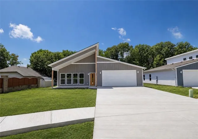 2nd image of 1501 Ashton Wy, Pittsburg, KS 66762 | MLS# 2636037