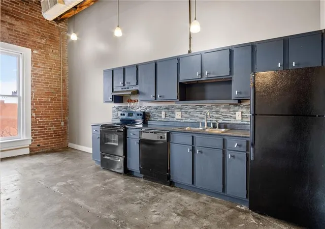Photo 3 of Condo for sale at 113 W 5th Street #303, Kansas City, MO 64105 | MLS# 2636038 | Listing updated on 2026-08-20