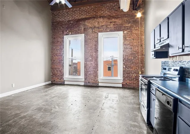 Photo 4 of Condo for sale at 113 W 5th Street #303, Kansas City, MO 64105 | MLS# 2636038 | Listing updated on 2026-08-20