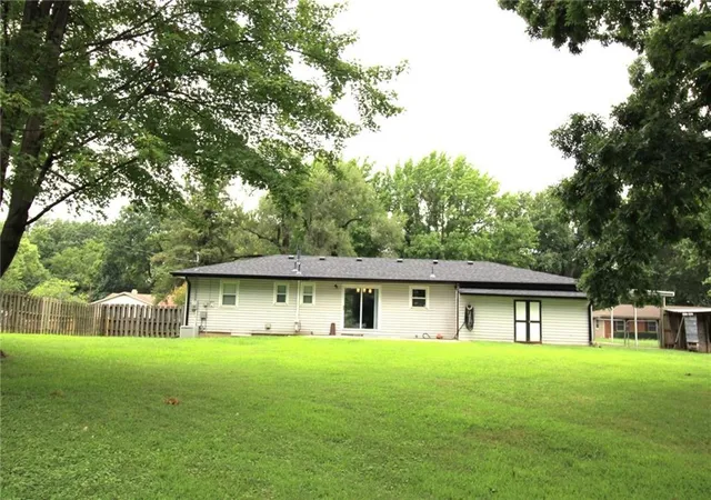 10th image of 5815 N Tracy Ave, Kansas City, MO 64118 | MLS# 2636042
