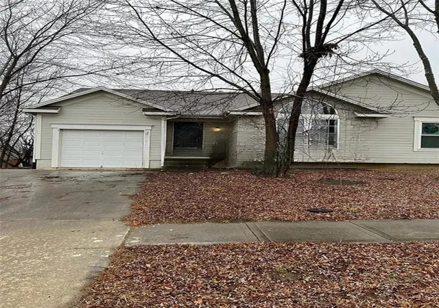 Photo 2 of Multi family home for sale at 205 Se 16th St, Lee's Summit, MO 64081 | MLS# 2636045 | Listing updated on 2026-09-17