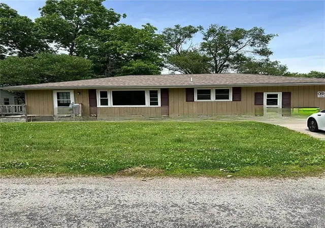 3rd image of 205 Se 16Th St, Lee's Summit, MO 64081 | MLS# 2636045