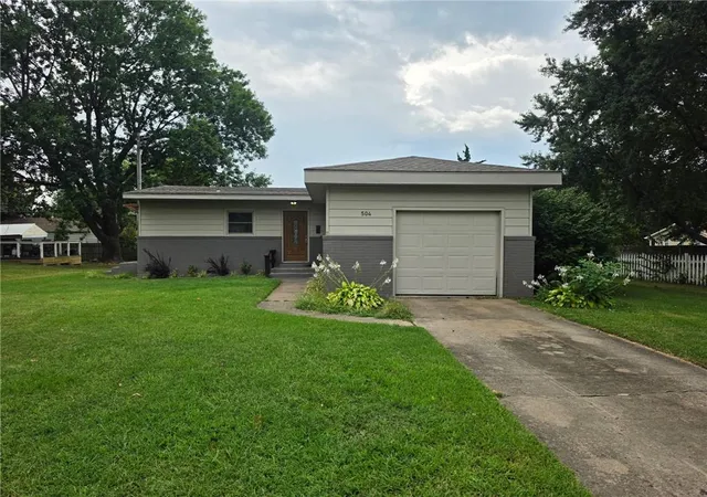 1st image of 504 Utah St, Pittsburg, KS 66762 | MLS# 2636049