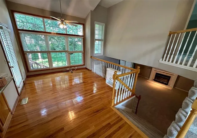 2nd image of 125 Nw Whitlock St, Lees Summit, MO 64081 | MLS# 2636050